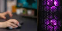 Ragazzo trovato morto davanti al pc con una maschera antigas: l?ombra delle ?challenge? online e il liquido refrigerante. Cosa sappiamo