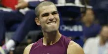 Alcaraz, nuovo look da "marine" con capelli rasati a zero. Agli Us Open batte all'esordio Opelka in 3 set