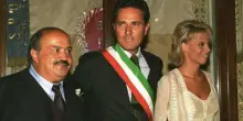 Maurizio Costanzo avrebbe compiuto 87 anni e 30 di matrimonio con Maria De Filippi. Dal primo incontro all'ultimo addio: «Il segreto? Prima l'amicizia, poi l'amore»