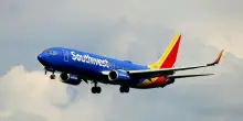 Southwest Airlines, regole più dure per passeggeri sovrappeso: posto extra solo in anticipo e rimborso in casi specifici
