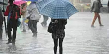 Meteo, maltempo estremo per l'arrivo dell'ex uragano Erin: grandine in arrivo e clima come a ottobre. Le allerte