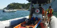 Ragazza di 23 anni morta in acqua: faceva il bagno nel mare molto mosso