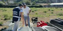 Nisida-Coroglio, spiagge assediate dagli abusivi: scatta il maxi-sequestro