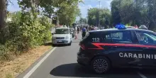 Incidente ad Ardea, auto travolge due pedoni: un morto e un ferito grave. «Hyundai andava ad alta velocità»