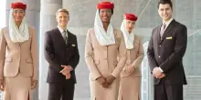 Emirates, 4 giorni di colloqui a porte aperte: stipendio da 2600 euro più i benefit. I requisiti, dall'altezza minima all'età