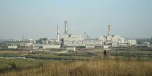 Droni su Kursk, la guerra arriva alla centrale nucleare russa (e Putin si scopre vulnerabile nel Baltico)