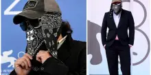 Venezia 2025, chi è il regista Stillz che sfila sul red carpet col volto coperto: le polaroid dei vip, i video di Bad Bunny e perché indossa la bandana