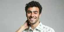 Luigi Mangione modello di Shein: la camicia va sold out e il post (fatto con l?IA) viene rimosso. Cosa è successo?