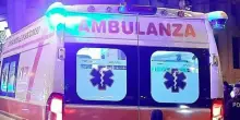 Incidente a Roma, morto un 17enne: scontro tra auto e scooter nella notte