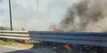 Vasto incendio tra Giugliano e Qualiano, vigili del fuoco e carabinieri in azione