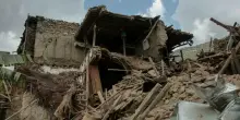 Terremoto in Afghanistan, oggi nuova scossa di magnitudo 5.7: epicentro a Jalalabad. I morti salgono a 2.200