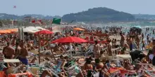 Pozzuoli, settembre come agosto: corsa al mare, folla sui lidi