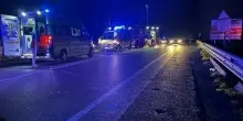 Bassano, donna di 42 anni accoltellata dall'ex marito sul posto di lavoro: è grave. Zaia: «L'ha picchiata e colpita ripetutamente»