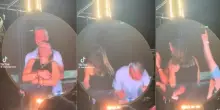 Coldplay, Kristin Cabot aveva chiesto il divorzio dal marito Andrew già prima del concerto. L'attacco della ex: «È uno str***o»