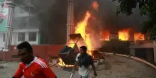 Nepal, social al bando: nuove proteste in piazza, 20 morti e 250 feriti. Si dimette il primo ministro
