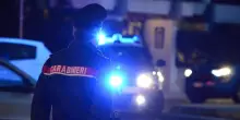 Attraversa la strada e un camion la travolge: morta una donna, sangue sulla Provinciale