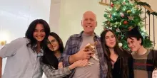 Bruce Willis, la moglie Emma Heming: «Sto preparando le nostre figlie alla morte del loro papà»