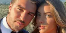 «Andrea Damante è diventato papà, Elisa Visari ha partorito»: spunta il fiocco blu fuori dalla stanza