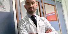 Bassetti: «"È giusto non vaccinarsi perché fa venire l'infarto", è la comunicazione se la lasciamo ai criminali. Medici combattete sui social»