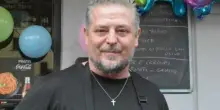 Emanuele Di Rocco non ce l'ha fatta: il noto ristoratore morto dopo l'incidente in scooter. Città in lutto