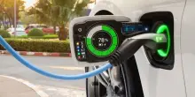 Incentivi auto, il 15 ottobre parte la piattaforma per accedere al bonus per i veicoli elettrici