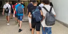 A scuola cambia la maestra: i genitori non fanno entrare i figli all'asilo nido il primo giorno