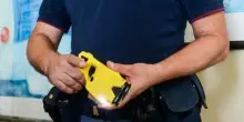 Colpito con il taser dai poliziotti, 41enne muore in ospedale: aperta un?inchiesta