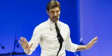 Stefano De Martino rompe il silenzio su Gerry Scotti: la risposta alla polemica sugli ascolti e alle frecciate del collega