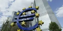 Euro digitale, via libera entro il 2025. Dai limiti nei wallet al ruolo centrale delle banche: ecco cosa cambia per cittadini e banche
