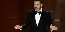 Jimmy Kimmel, chi è il comico star diventato italiano «per fuggire da Trump». E Donald vuole oscurare anche Fallon