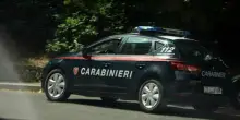 Uomo trovato morto in garage in una pozza di sangue: è giallo. Ipotesi omicidio