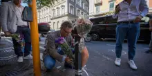 Napoli, studentessa erasmus travolta da Suv: da Borrelli fiori su luogo tragedia