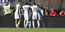 Serie B, il Cesena risponde al Palermo con il blitz a Venezia. Monza di forza sulla Samp in caduta libera