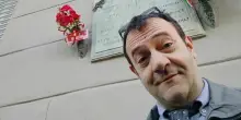 «Starà facendo un pom**ino...», il consigliere Dario Pera espulso dal partito per la frase sessista. Cosa è successo