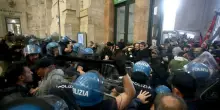 Scontri a Milano durante il corteo per Gaza, due minorenni vanno agli arresti domiciliari: l'accusa di «resistenza aggravata»