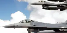 Stati Uniti e Canada schierano gli F-16 per intercettare aereo militare russo vicino all?Alaska