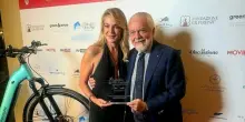Claudia Gerini premia De Laurentiis a Capalbio