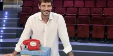 Stefano De Martino, la poesia (a sorpresa) pro Flotilla e il compleanno con la puntata speciale di Affari Tuoi