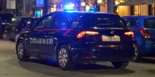 Agguato in strada, Alfonso Spalma ucciso a colpi di arma da fuoco: il cadavere trovato sotto un furgone, killer in fuga