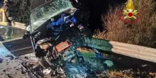 Vallo della Lucania, scontro tra due vetture: un'auto vola contro il guard-rail, morto 56enne