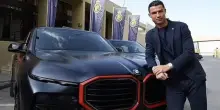 Cristiano Ronaldo diventa miliardario: il patrimonio tra macchine, aerei e case. «La mia famiglia mi chiede di smettere di giocare»