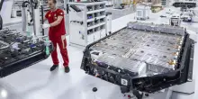 Ferrari, tutto pronto per l'elettrica: 4 motori, 4 porte, mille cavalli e un disegno da "iPhone"