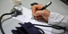 Certificato di malattia anche a distanza, la novità della legge sulle semplificazioni: ecco come funziona