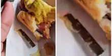 Addenta un hot dog e trova una lama: «Pensavo fosse una cipolla più dura»