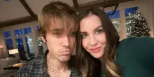 Justin Bieber, la mamma: «Prego per lui perché guarisca da ogni sua ferita». La risposta ironica del cantante