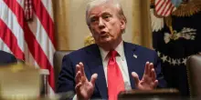 Trump ripristina il Columbus Day: «Amiamo gli italiani». Meloni: «Grazie Donald, la storia non si cancella»