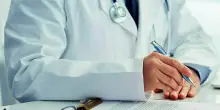 Attacco hacker a un portale di medici, centinaia di mail ai pazienti: «Dovete pagare per esami e farmaci», ma è una truffa