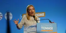 Meloni a Firenze: «Sinistra italiana più fondamentalista di Hamas. La pace grazie a Trump, non a Albanese, Landini o Greta»