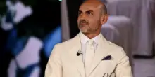 Enzo Miccio, il coming out, la morte del compagno e il desiderio di avere figli: «Mi chiamavano Erode, ma è una cosa che mi manca»