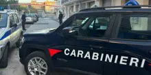Donna accoltellata dall'ex nel Siracusano, è in fin di vita. «Lui l'ha aspettata fuori dal posto di lavoro prima di colpirla»